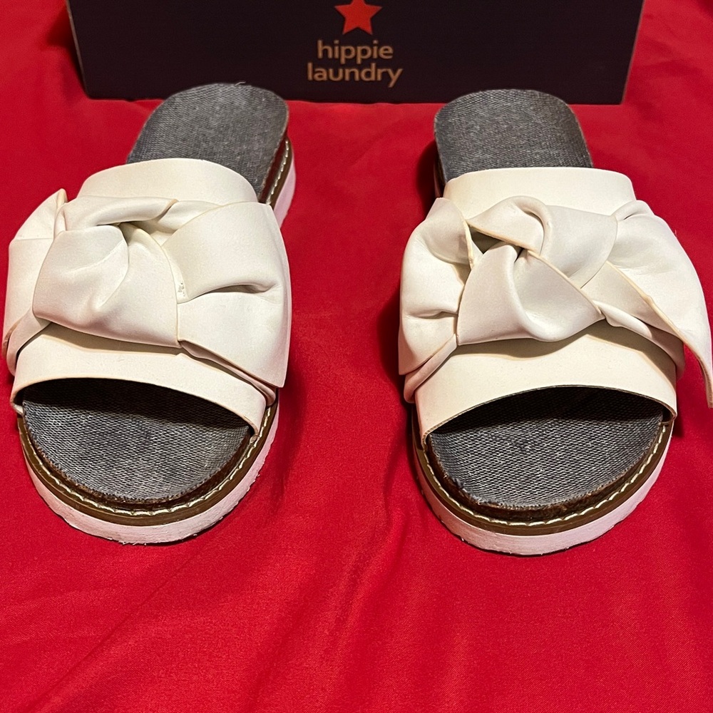 Hippie Laundry Women's White Bow Mules